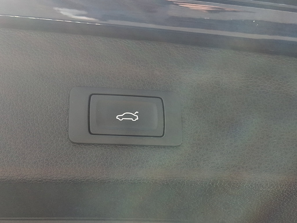 Thumbnail: 2023 Audi Q3 - 29