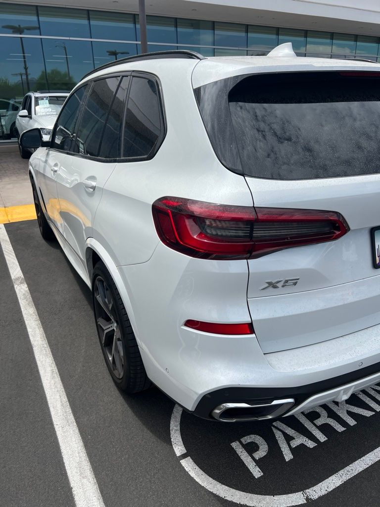 Used 2019 White BMW xDrive40i image 4