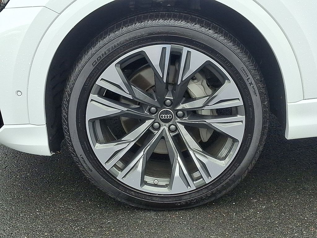 Thumbnail: 2025 Audi Q8 - 8