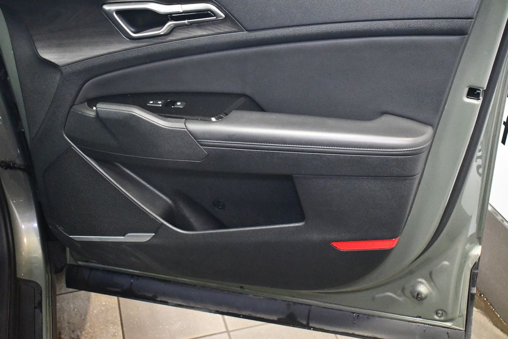 Thumbnail: 2023 Kia Sportage - 32