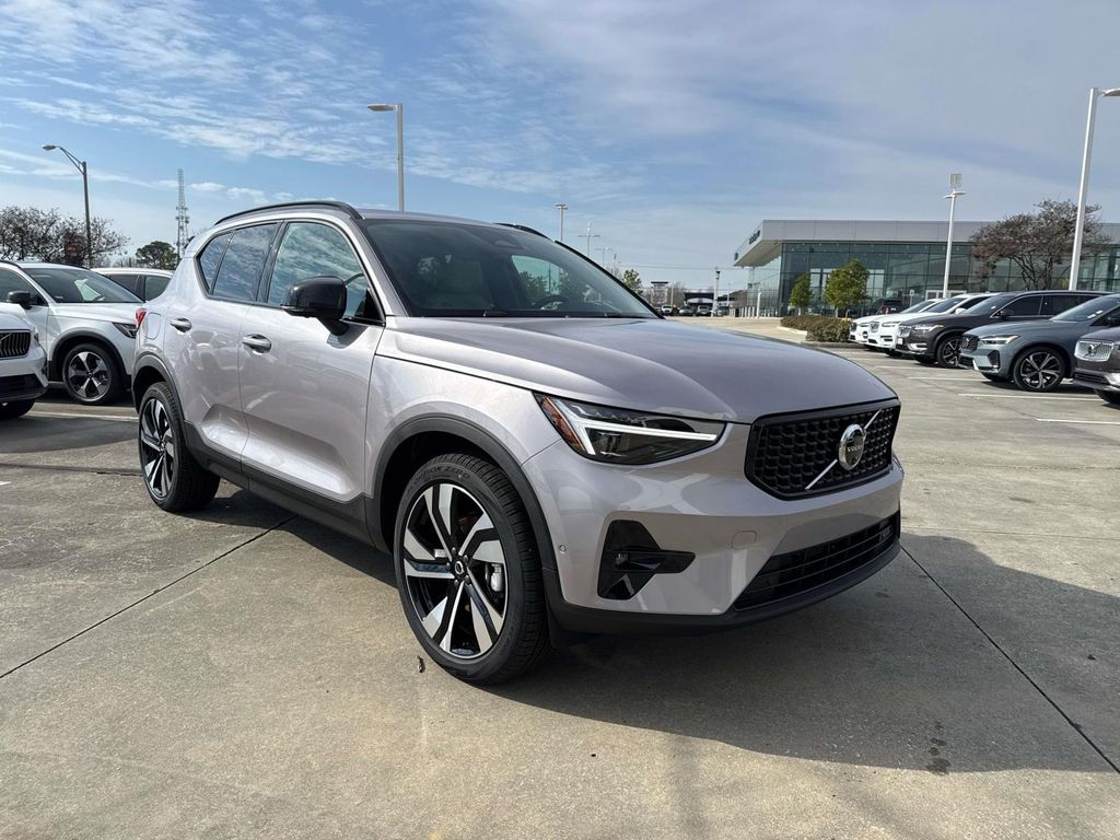 2026 Volvo XC40 B5 Ultra