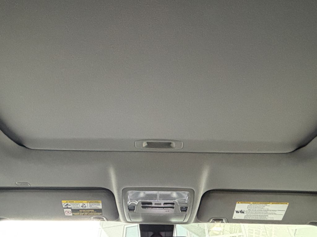 Thumbnail: 2019 Toyota Highlander - 21