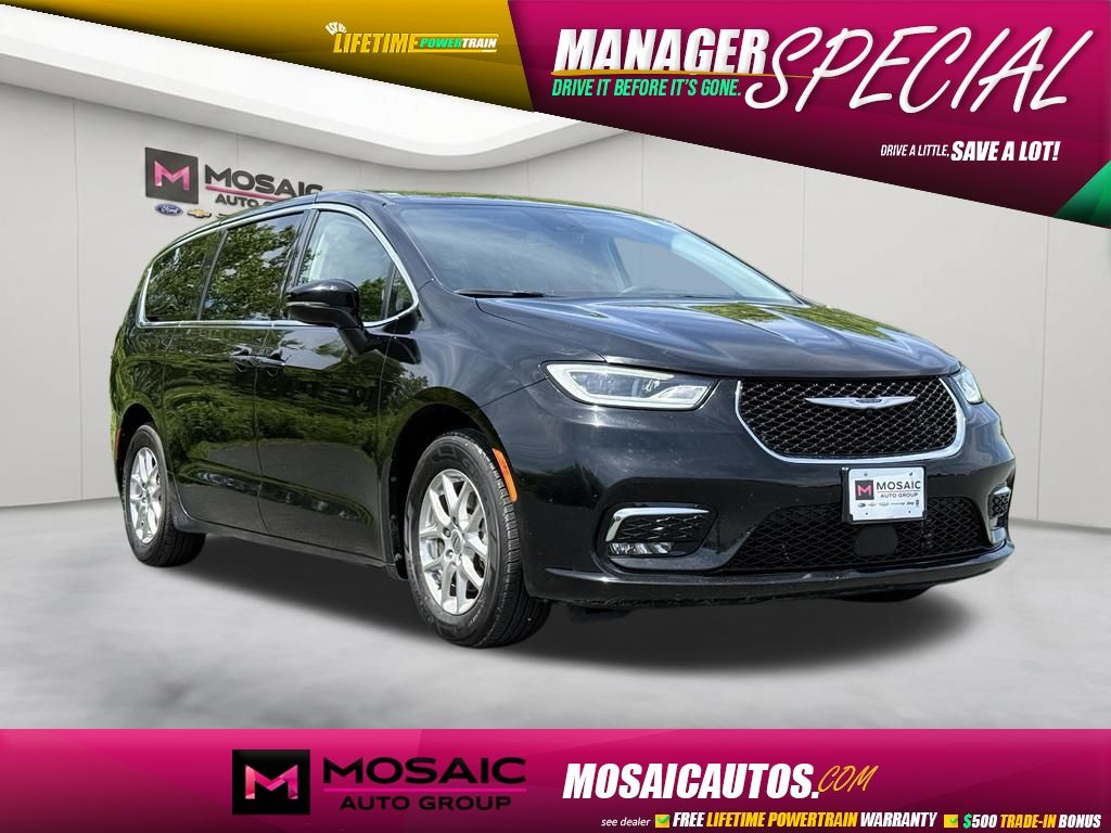 Diamond Black Crystal Pearlcoat 2024 Chrysler Pacifica Minivan Front-Wheel Drive 9-Speed Automatic