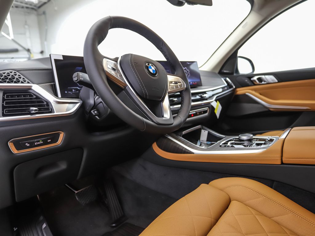 Thumbnail: 2026 BMW X7 - 10