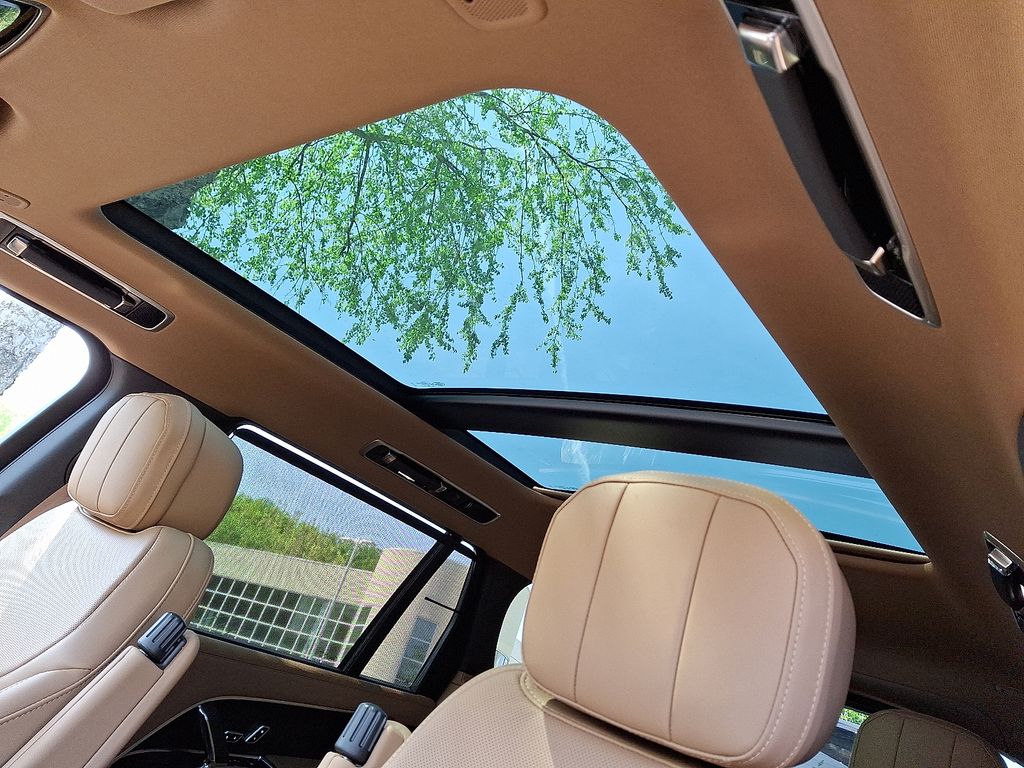 2025 Land Rover Range Rover SE 8