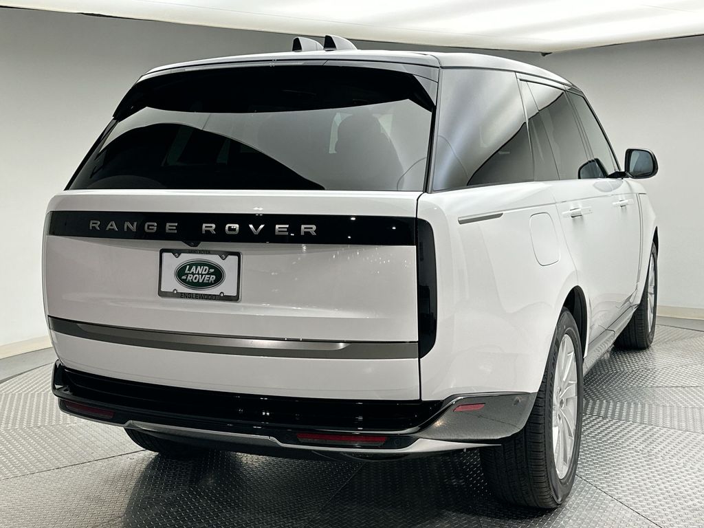 2025 Land Rover Range Rover SE 2