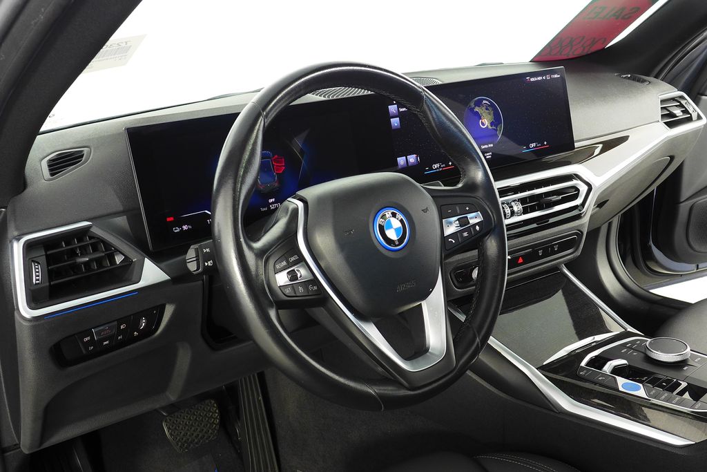 Thumbnail: 2023 BMW i4 - 31