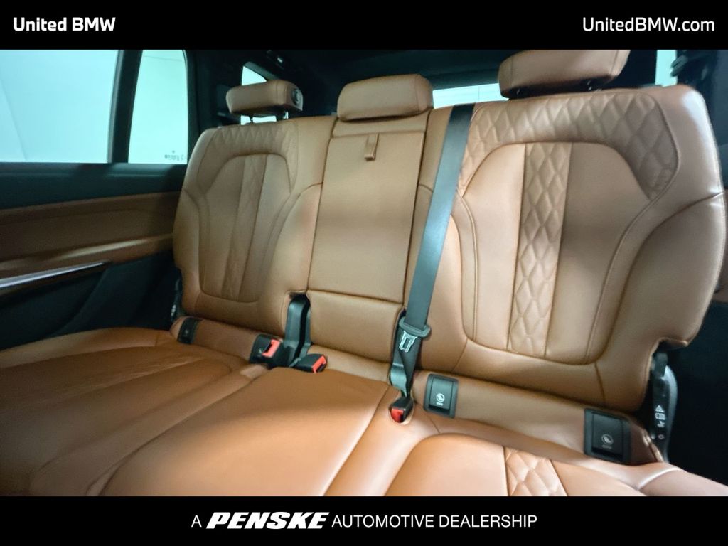 Thumbnail: 2026 BMW X7 - 21