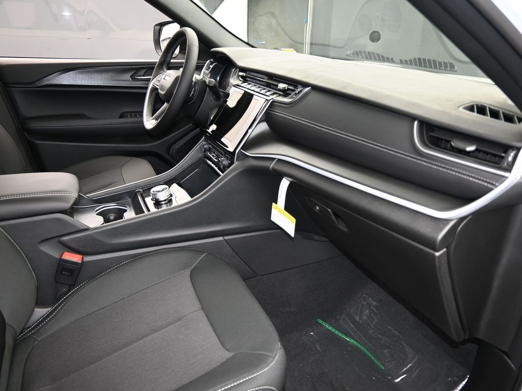 Used 2025 Bright White Clearcoat Jeep Laredo image 40