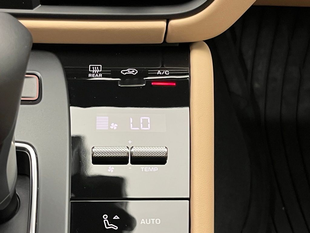 Thumbnail: 2026 Porsche Macan - 24