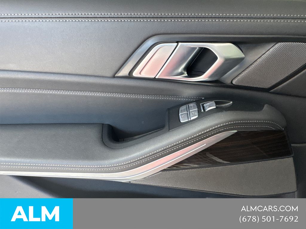 Used 2024  BMW xDrive40i image 25