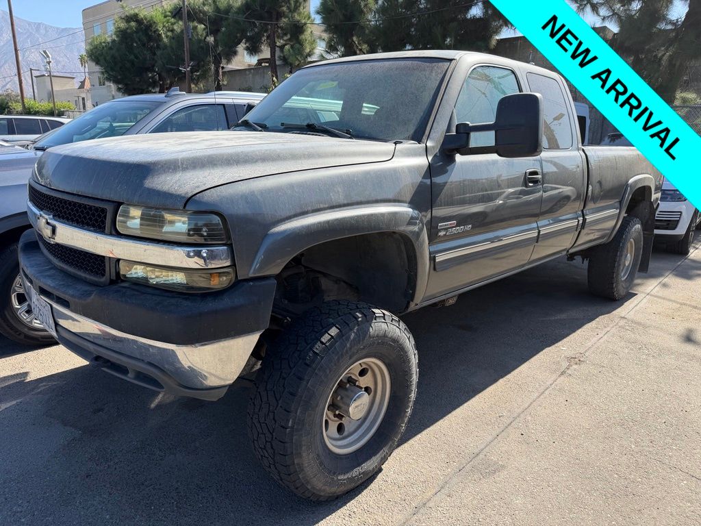 Gray 2002 Chevrolet Silverado 2500HD Pickup Truck Four-Wheel Drive 5-Speed Automatic Overdrive