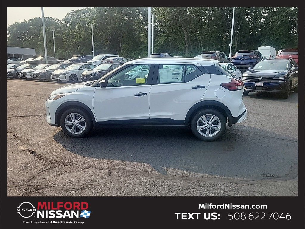 White (Fresh Powder) 2025 Nissan Kicks Play S FWD SUV / Crossover Front-Wheel Drive Continuously Variable Transmission