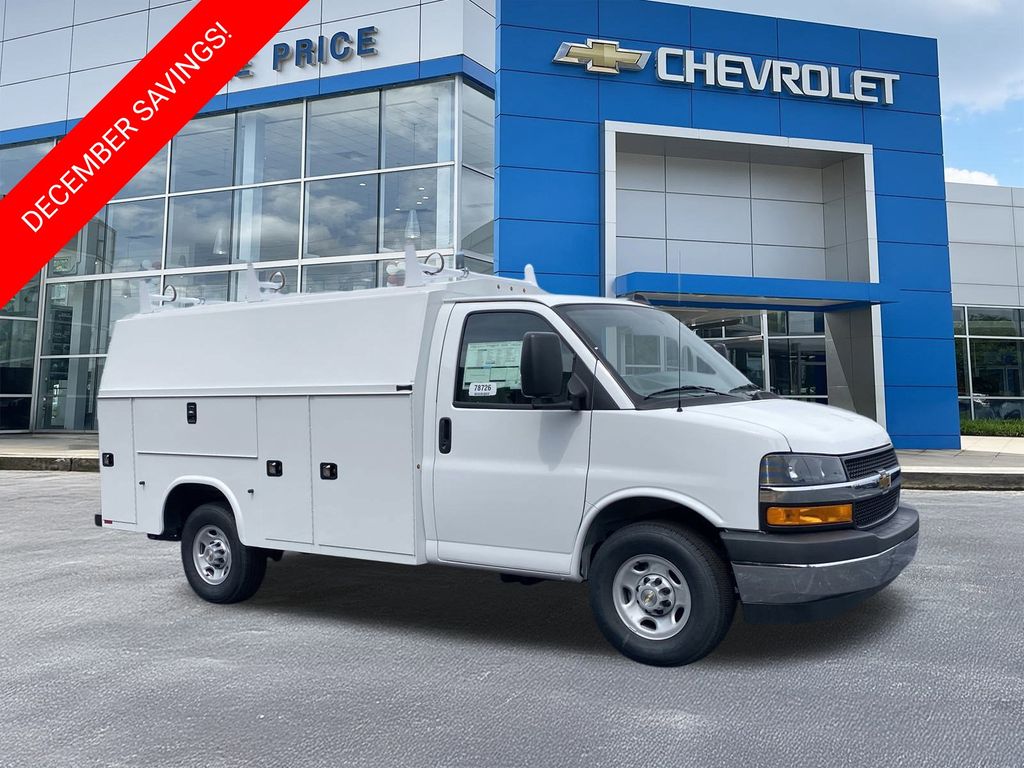 2025 Chevrolet Express Cutaway Base's photo