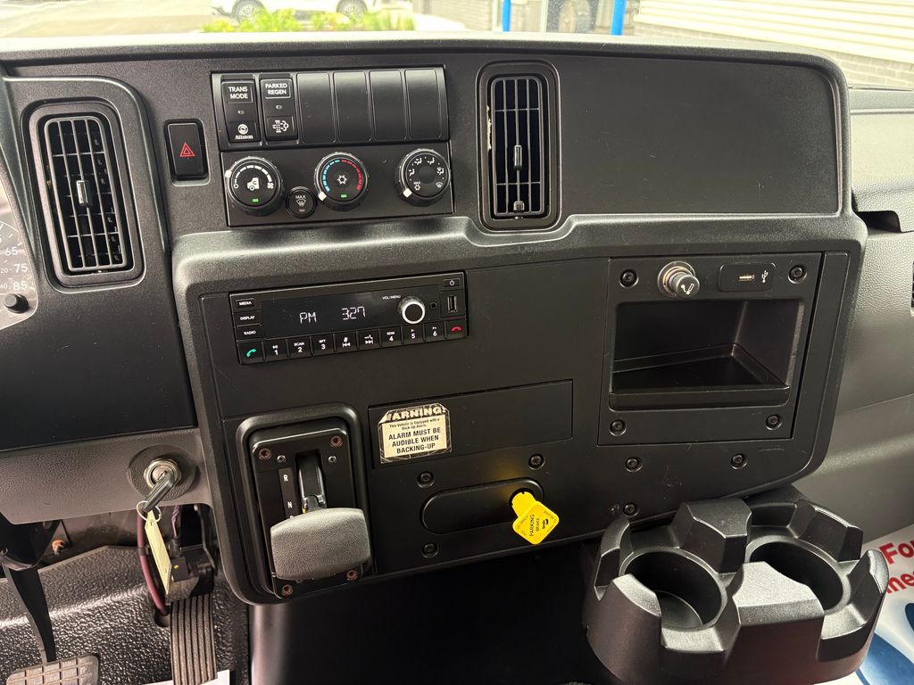 Used 2022 White International MV607 image 16