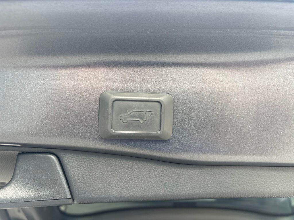 Used 2022 Gray Toyota XLE Premium image 10