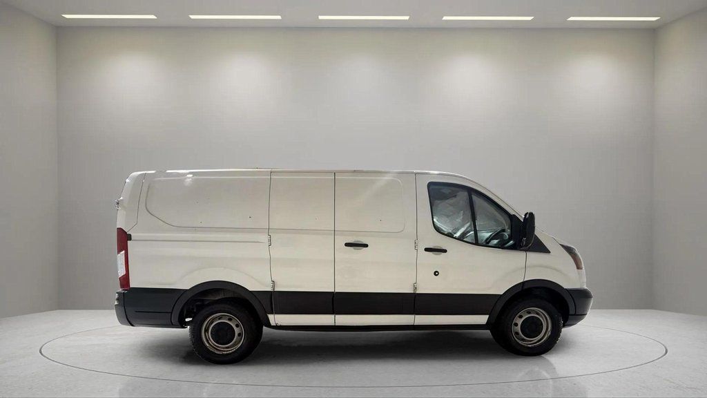 Used 2018 Oxford White Ford Base image 2