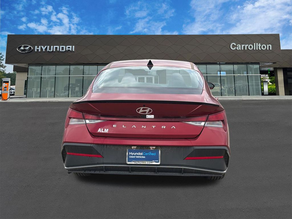 Used 2025 Red Hyundai SEL Sport image 4