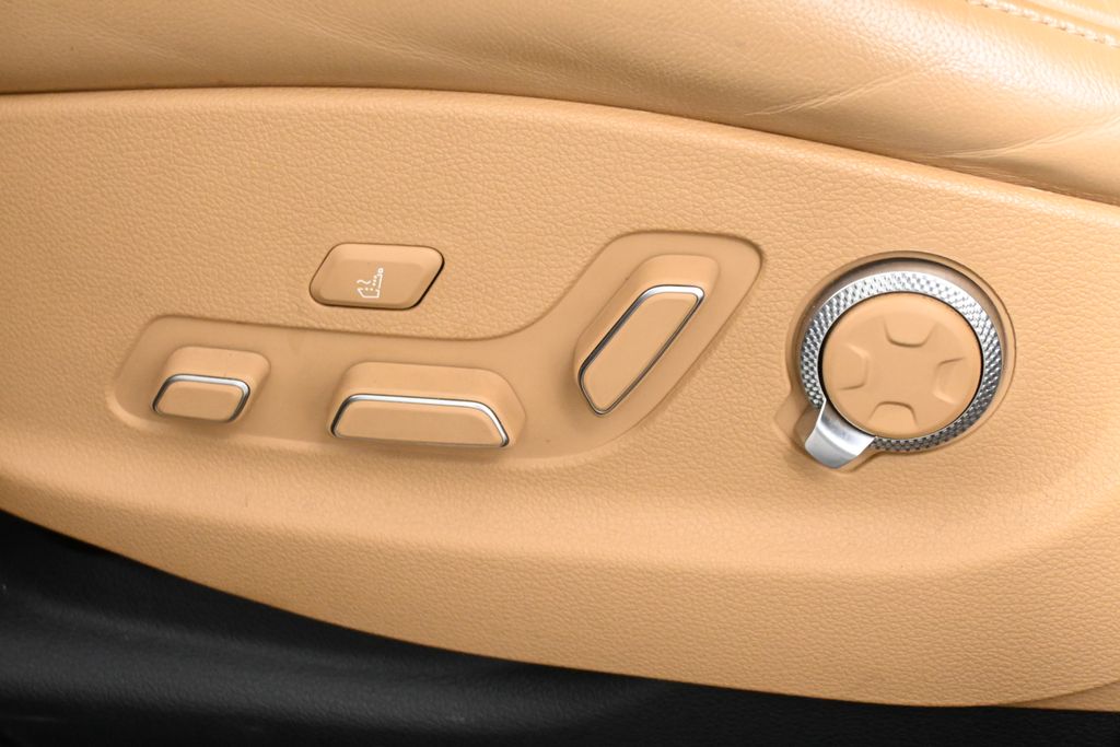 Thumbnail: 2021 Genesis GV80 - 30