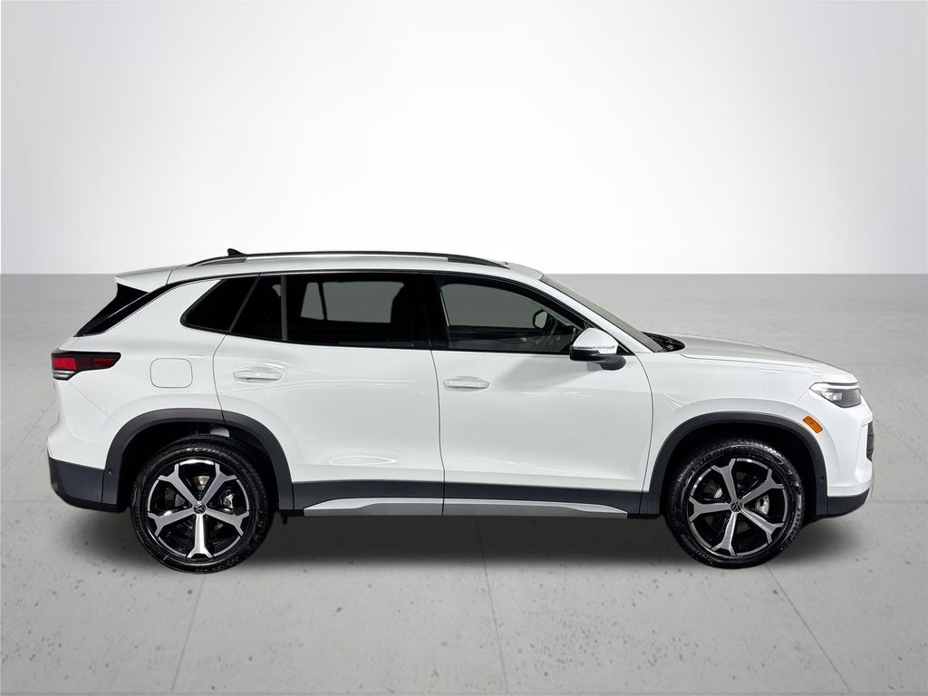 2025 Volkswagen Tiguan SE photo 4