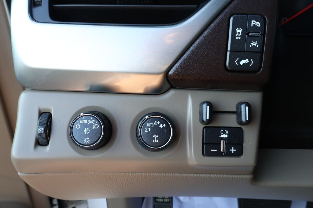 Thumbnail: 2019 Chevrolet Suburban - 18