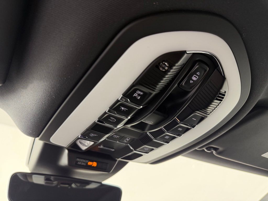 Thumbnail: 2026 Porsche Macan - 30