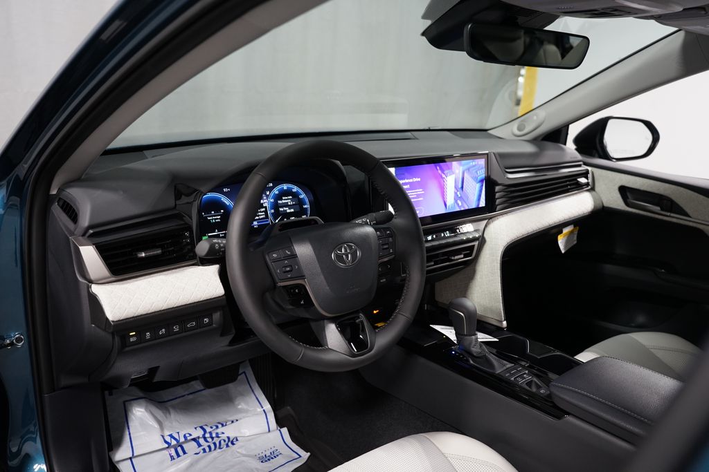 Thumbnail: 2025 Toyota Camry - 10