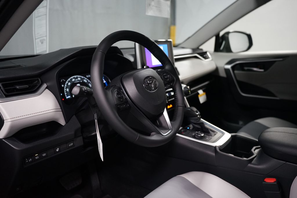 Thumbnail: 2025 Toyota RAV4 - 16
