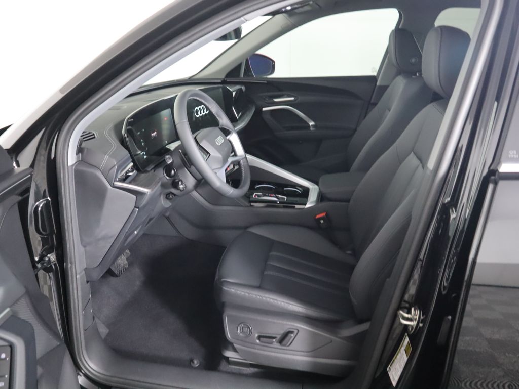 Thumbnail: 2025 Audi Q5 - 22