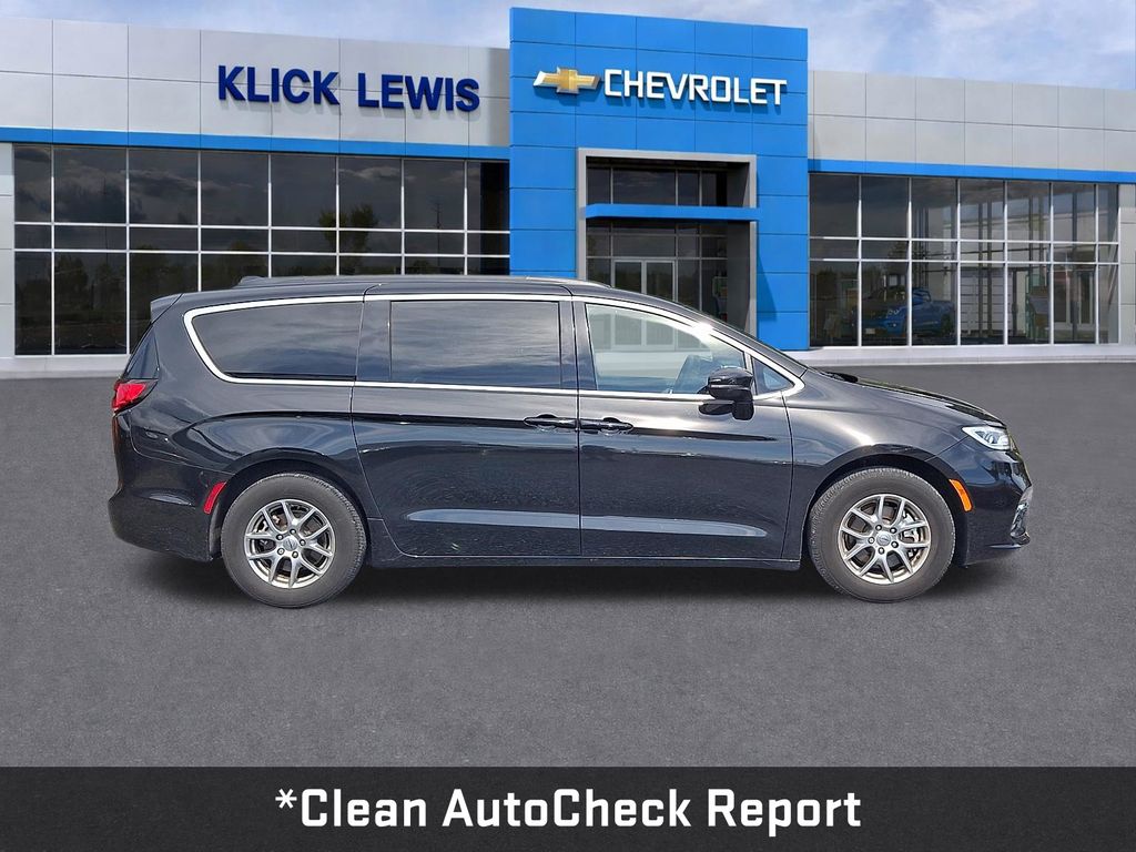 2022 Chrysler Pacifica Touring Black at South Hills CDJR
