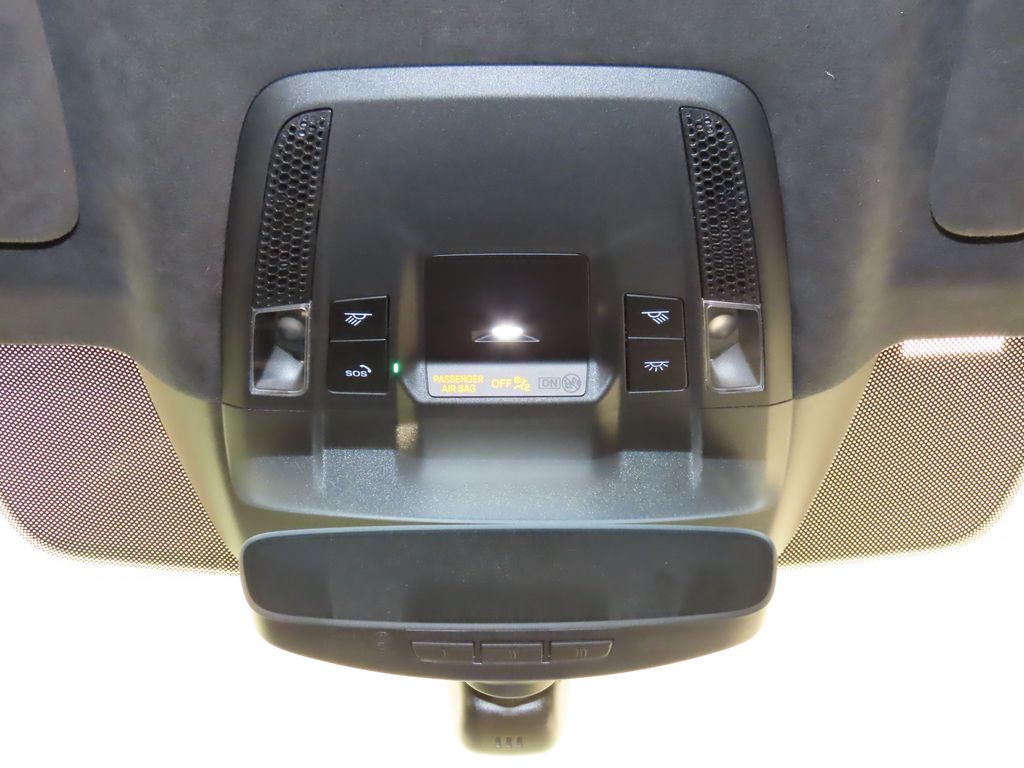 Thumbnail: 2025 Porsche Taycan - 32