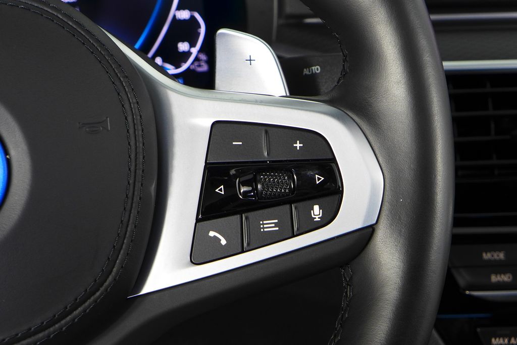 Thumbnail: 2023 BMW 5 Series - 28