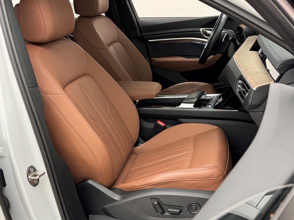 Thumbnail: 2024 Audi Q8 e-tron - 17