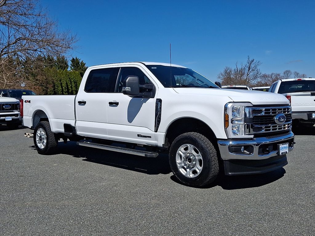 2025 Ford F-250 Super Duty XLT Crew Cab 4WD