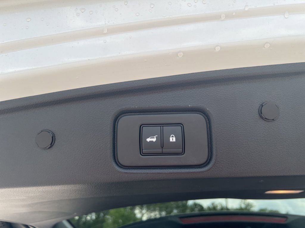 2025 Everest White Pearl Tricoat/Super Black Nissan Pathfinder Platinum FWD SUV