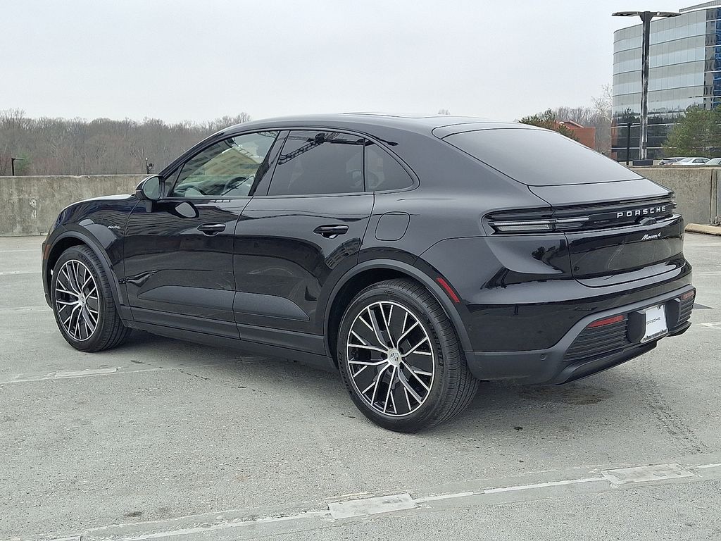 Thumbnail: 2026 Porsche Macan - 3