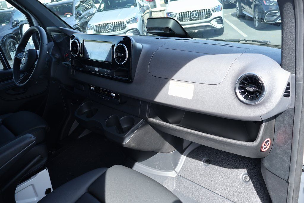 Thumbnail: 2025 Mercedes-Benz Sprinter - 5