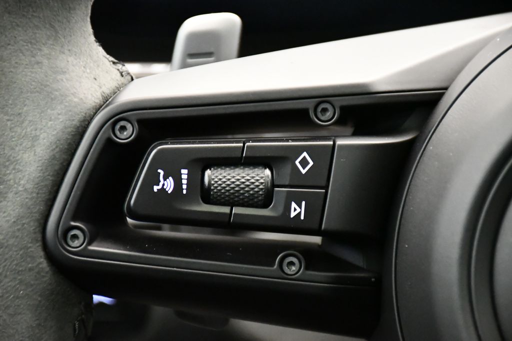 Thumbnail: 2023 Porsche 911 - 30