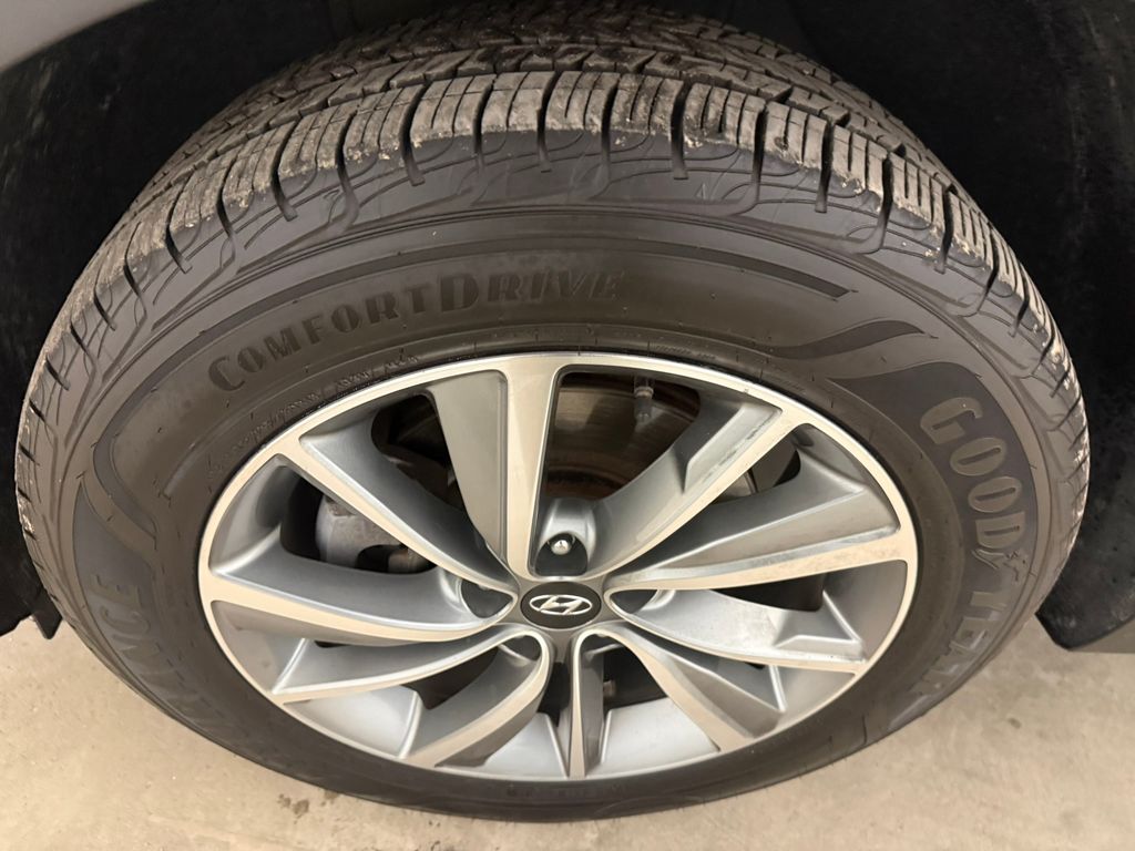 used 2020 Hyundai Santa Fe car, priced at $18,999