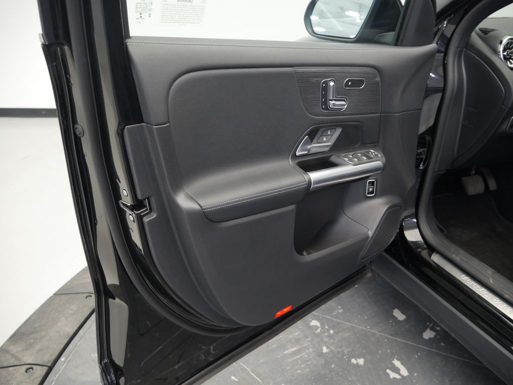 Thumbnail: 2023 Mercedes-Benz GLA - 16