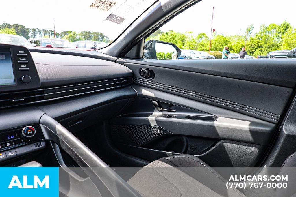 Used 2025 Silver Hyundai SEL Sport image 43