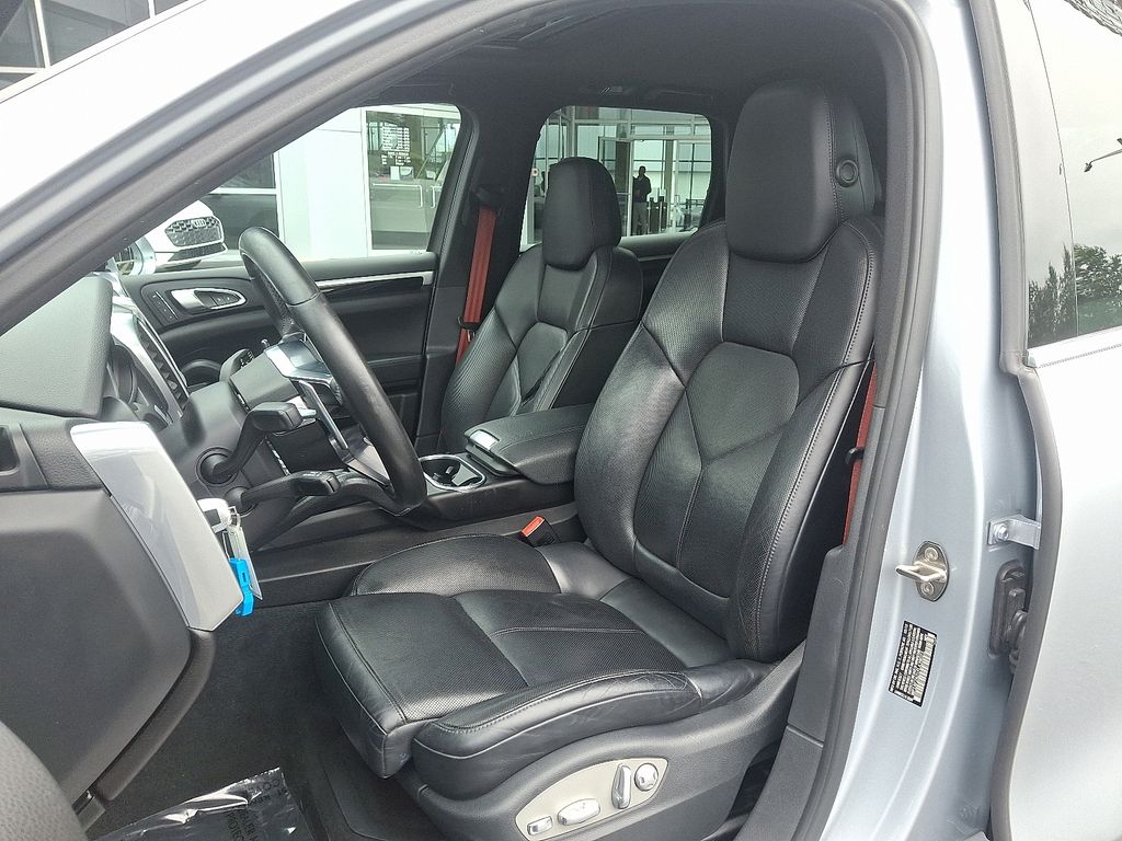 Thumbnail: 2015 Porsche Cayenne - 13