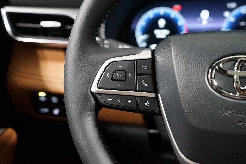 Thumbnail: 2026 Toyota Highlander - 15