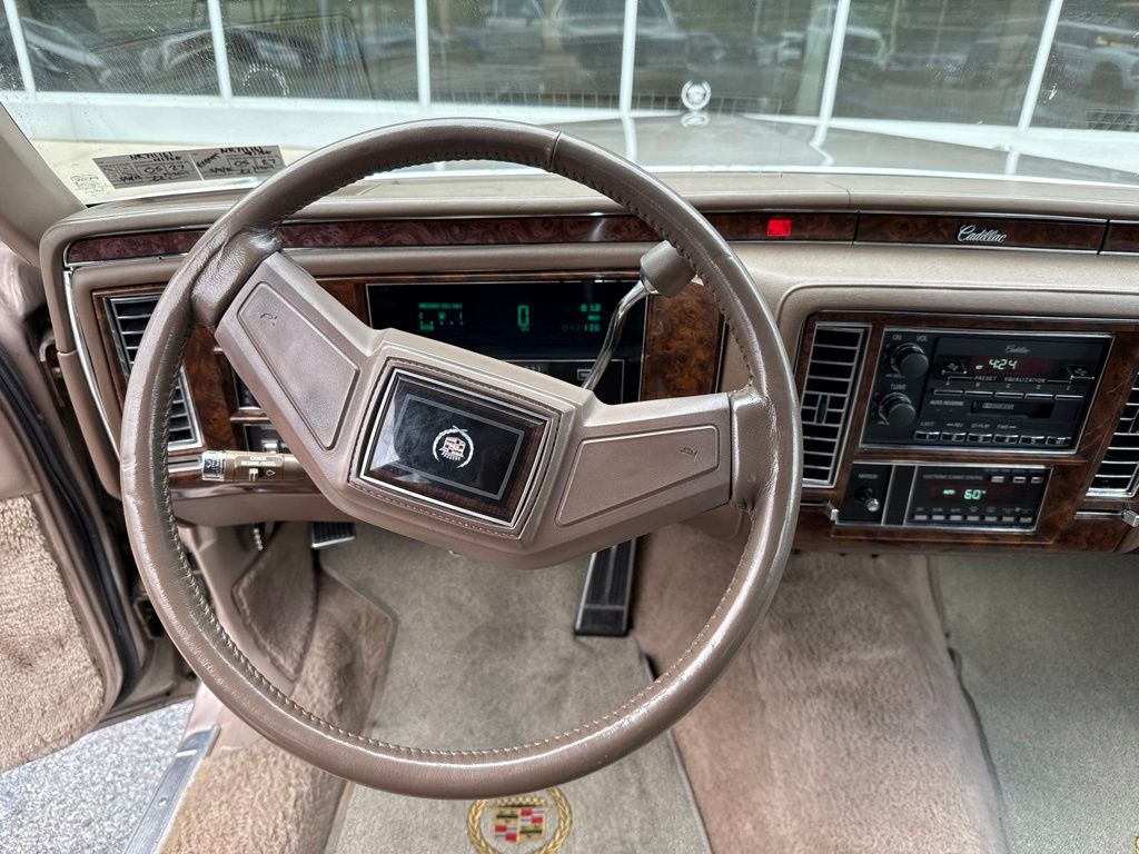 1992 Cadillac Brougham — photo 15