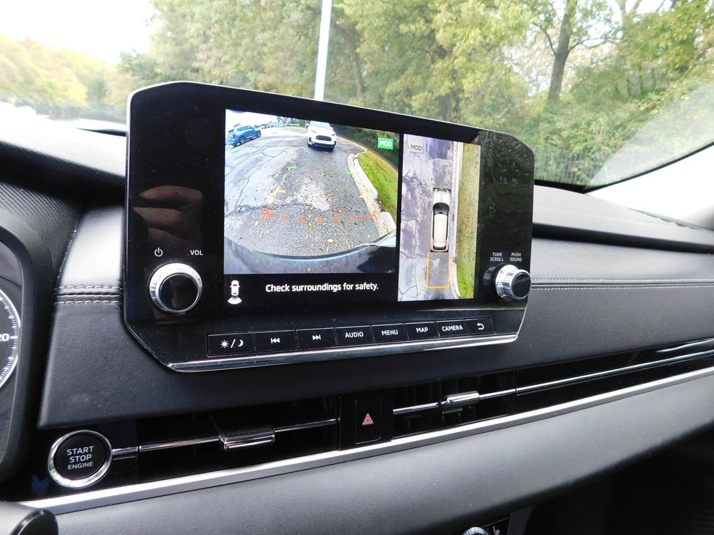 Thumbnail: 2024 Mitsubishi Outlander - 10