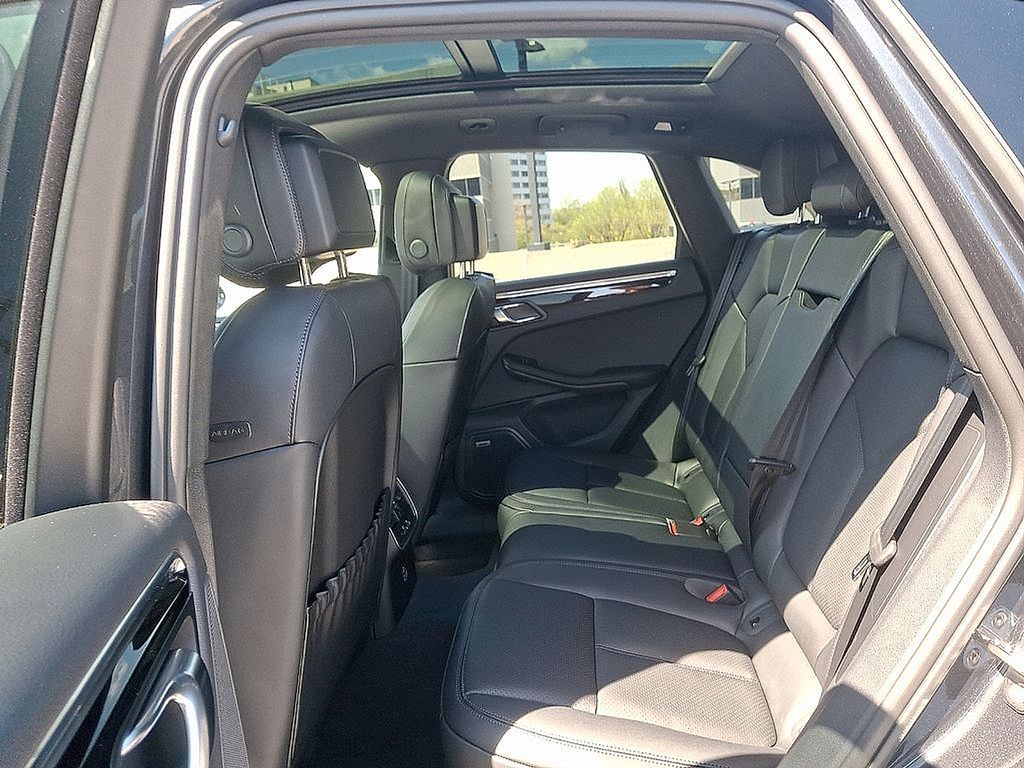 Thumbnail: 2025 Porsche Macan - 12