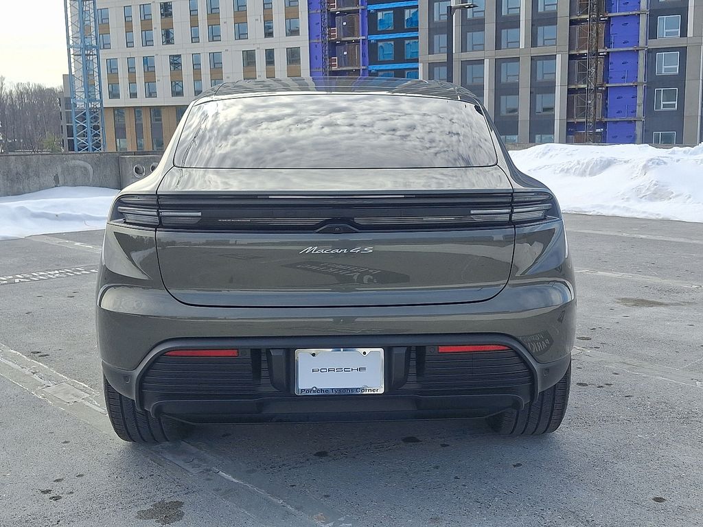 Thumbnail: 2026 Porsche Macan - 9