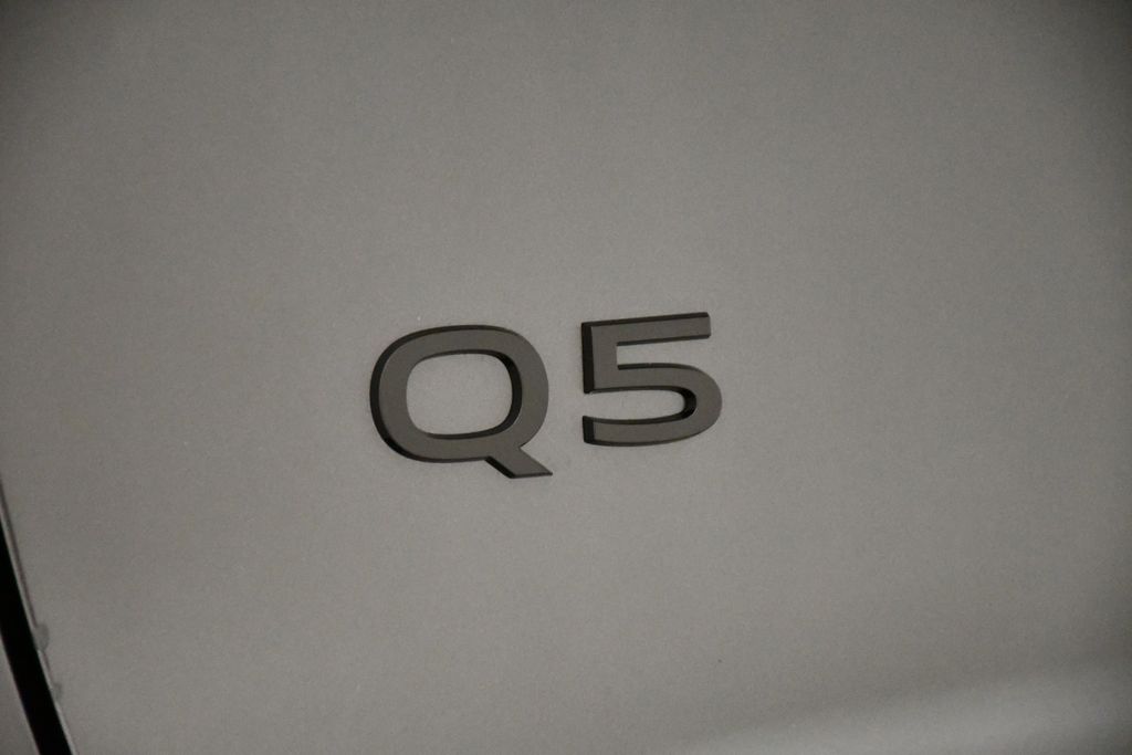 Thumbnail: 2025 Audi Q5 - 9