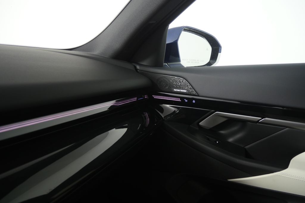 Thumbnail: 2025 BMW 5 Series - 27