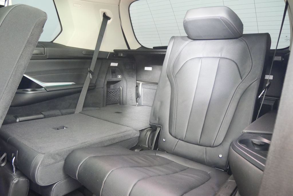 Thumbnail: 2021 BMW X7 - 18